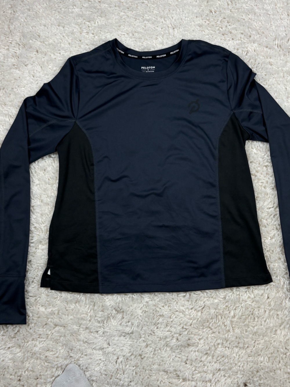 Peloton Women’s Long Sleeve Workout Top Medium Gray Black Thumbholes